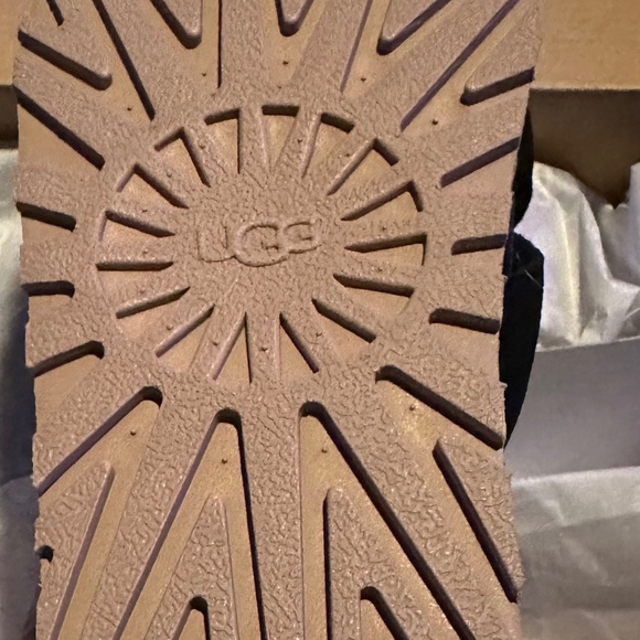 UGG Sandals - Picture 5 of 6
